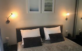 Cosy 1 Bedroom Apartment In The Heart Of Old Town With Parking